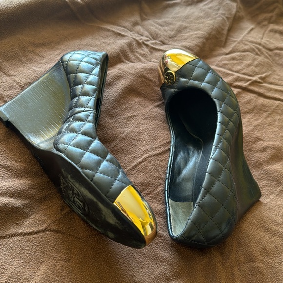 Preowned rare Tory Burch Navy Quilted Wedges 11 M. - Picture 5 of 12